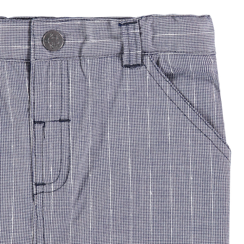 pantalon corto con rayas finas y bolsillos 