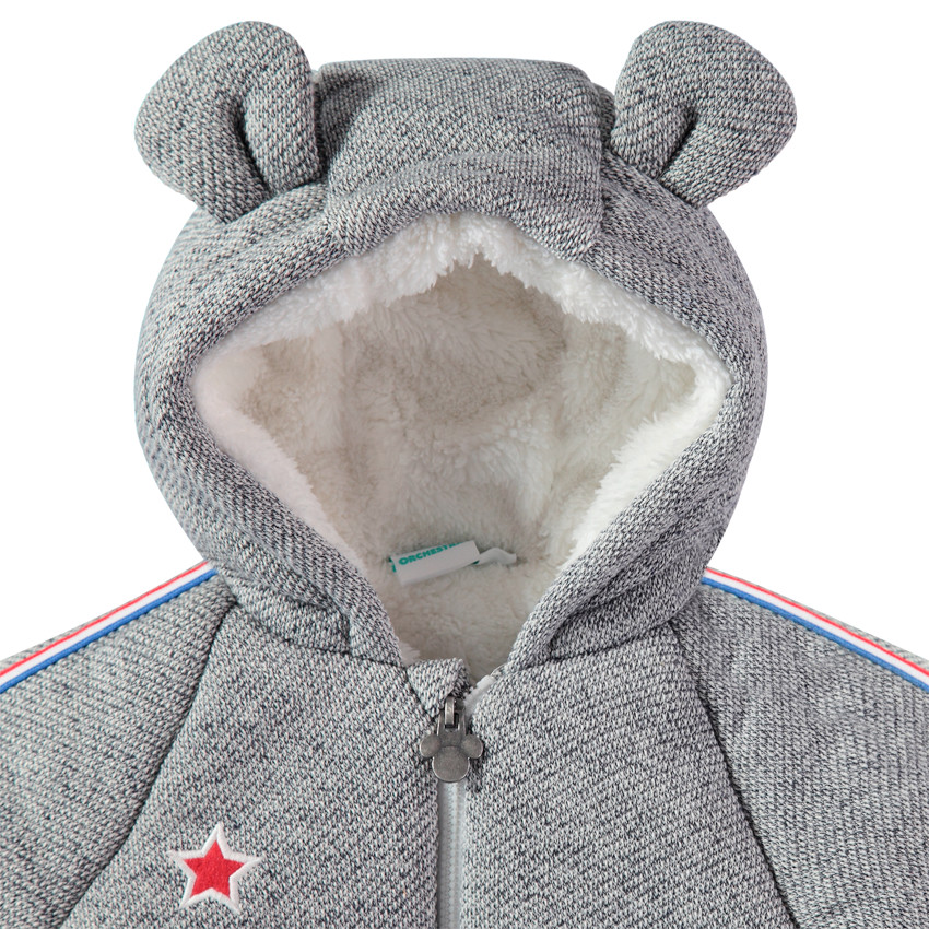 Buzo con capucha y forro borreguito de estilo deportivo 