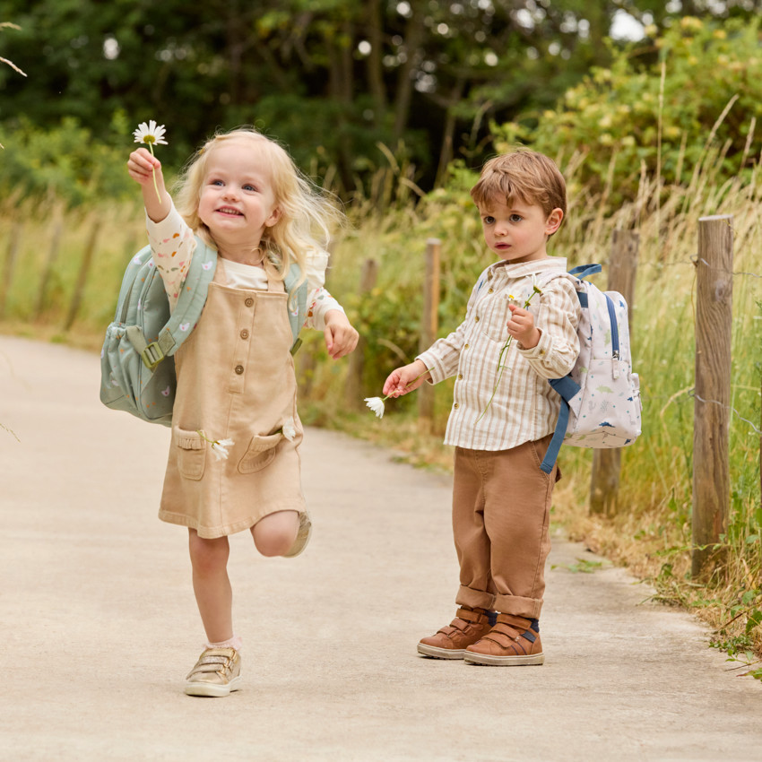 Vestido peto liso de denim con bolsillos para bebé niña 