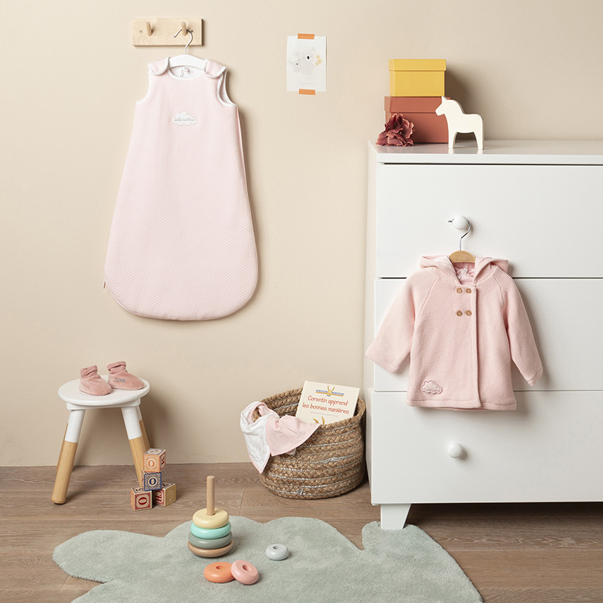 Patucos de terciopelo rosa con bordado  Additional Patucos de terciopelo rosa con bordado