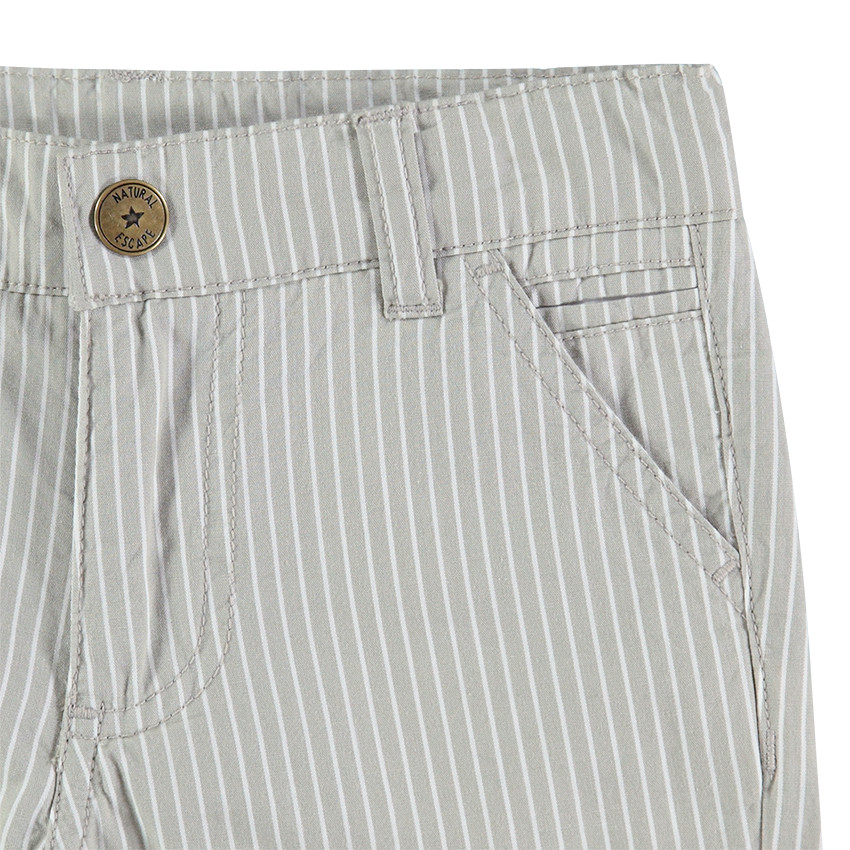 Bermudas de algodón en la parte superior de las rodillas con rayas verticales 