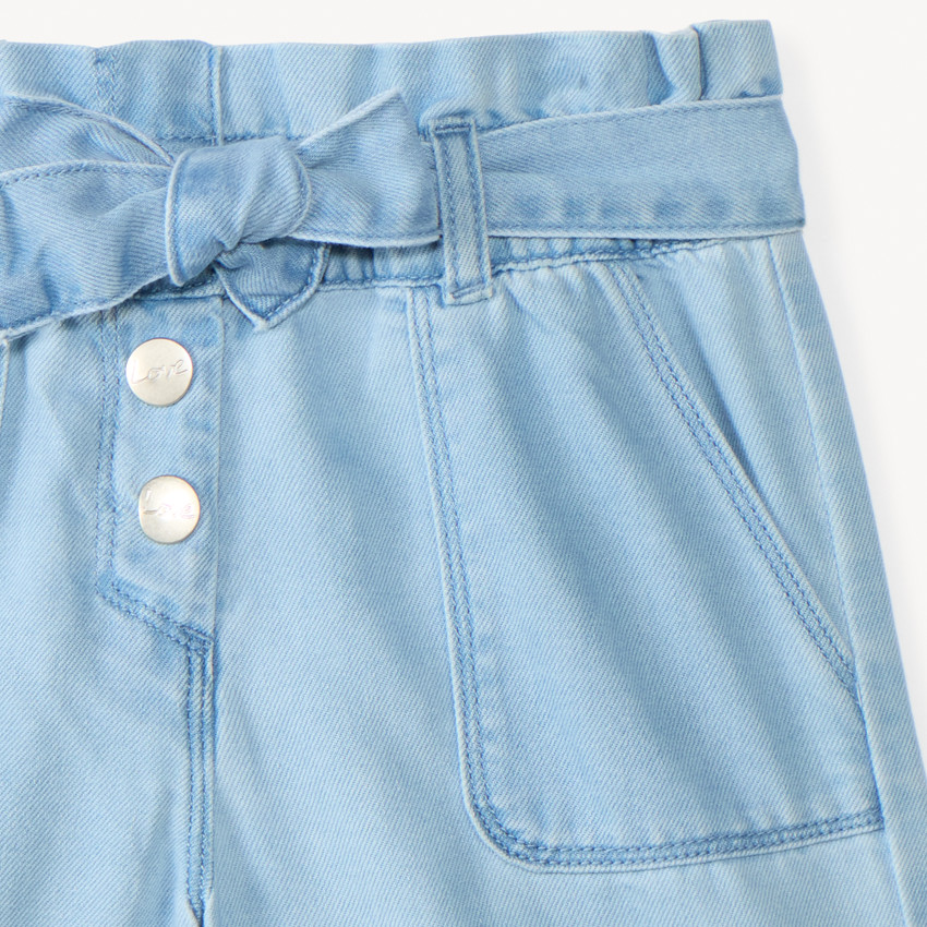 Short vaquero con cinturón para niña 