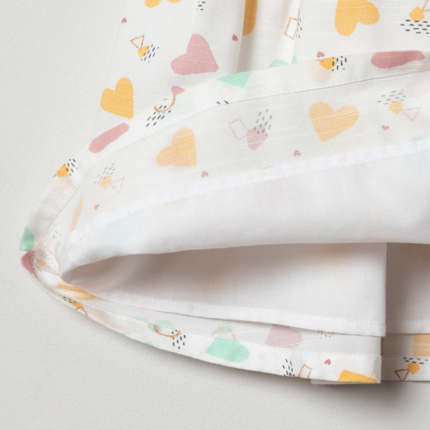 Vestido motivos gráficos y corazones 