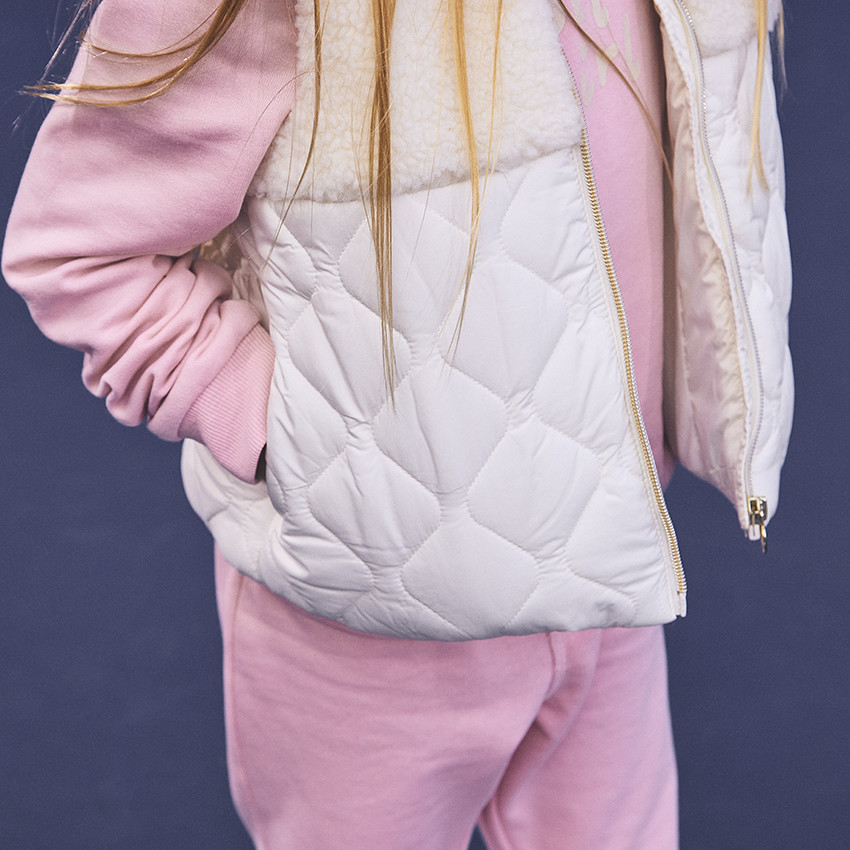 Chaleco sin mangas bicolor de sherpa y acolchado para niña  Additional Chaleco sin mangas bicolor de sherpa y acolchado para niña