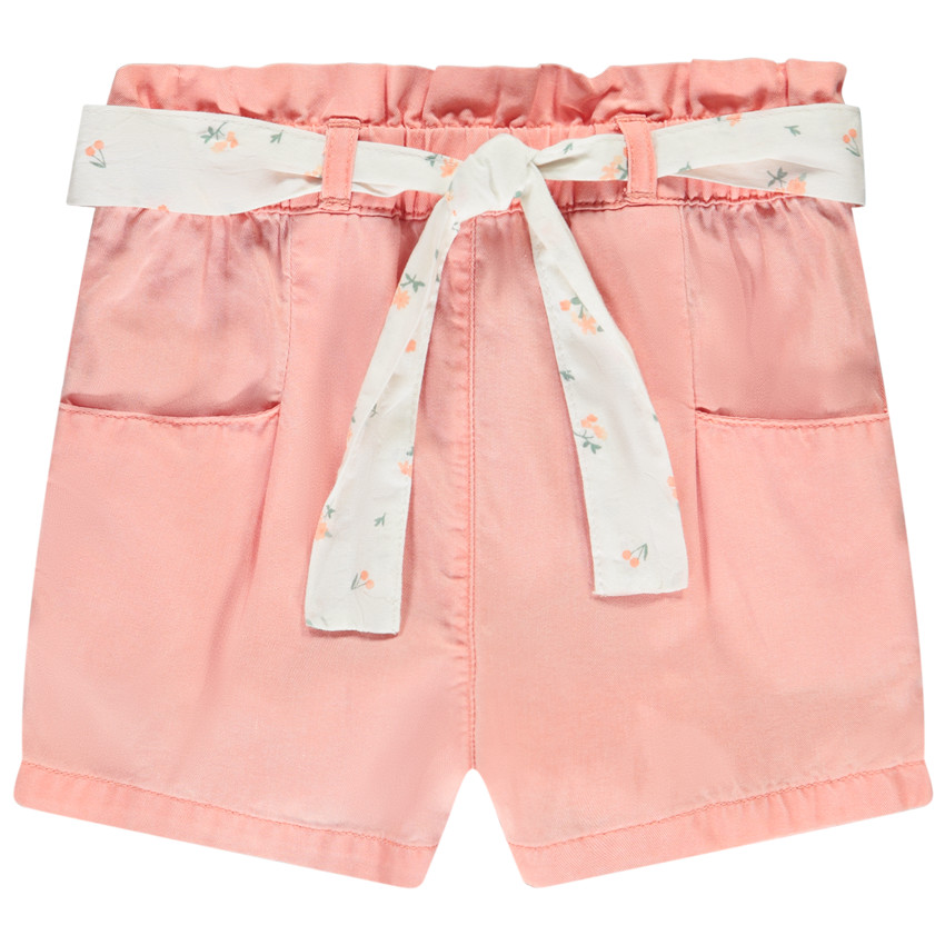 Short de tela con cinturón para atar para niña. 