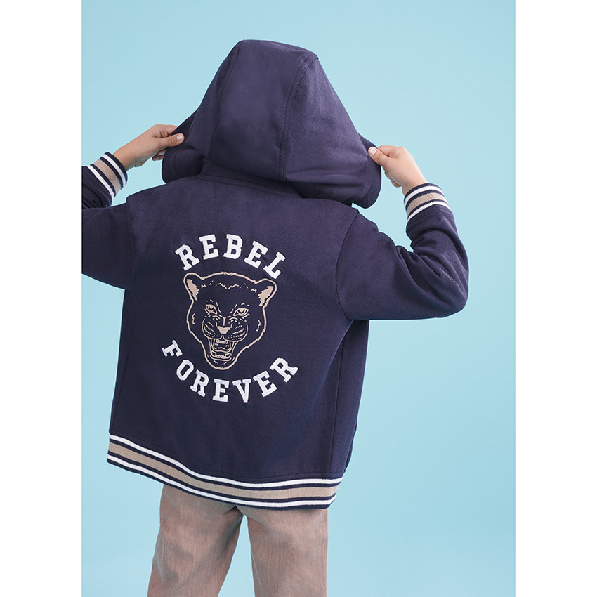 Chaleco con capucha de felpa  