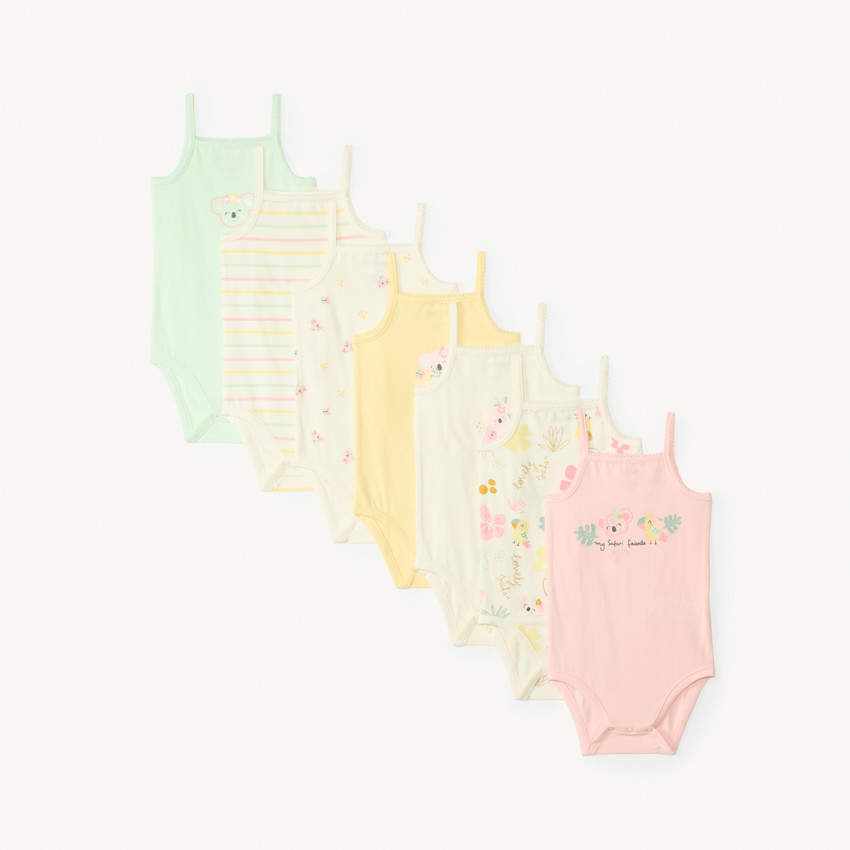 Conjunto de 7 bodies con tirantes y motivos de koala para niña. 