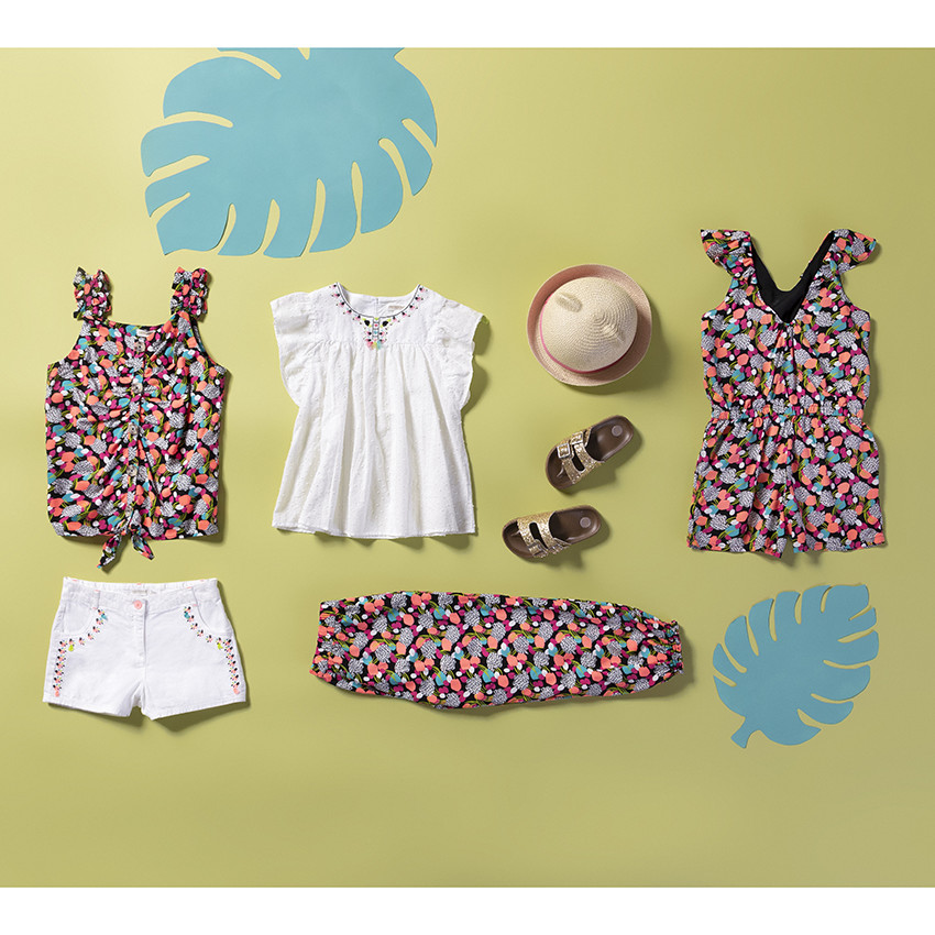 Combishort à fleurs all-over et bretelles volantées 