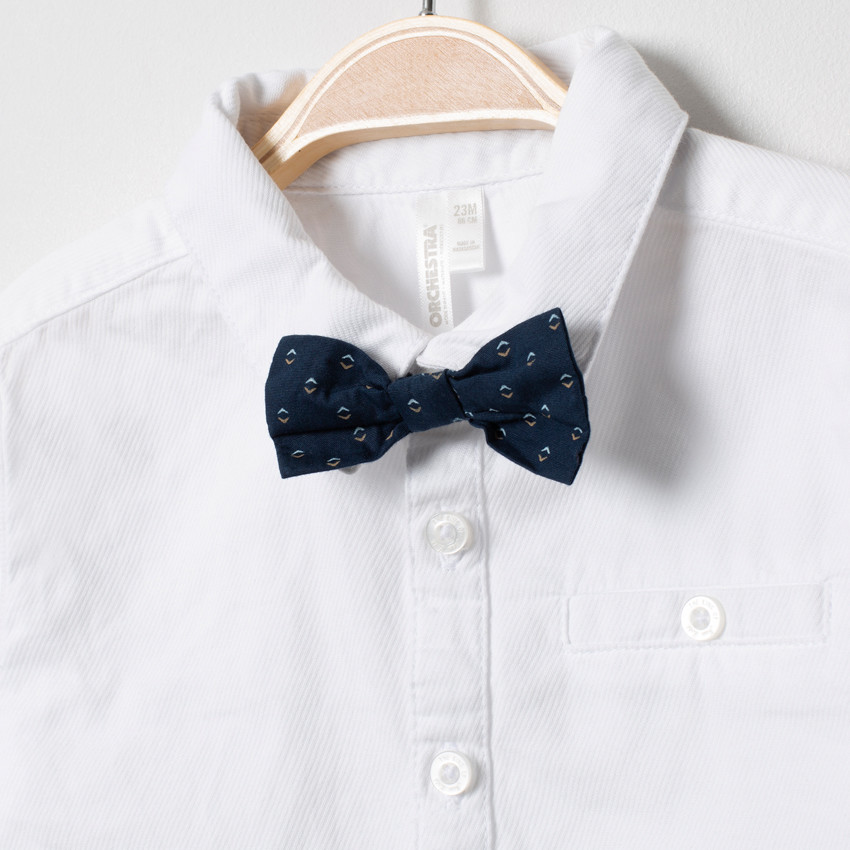 Chemise blanche à noeud papillon amovible 