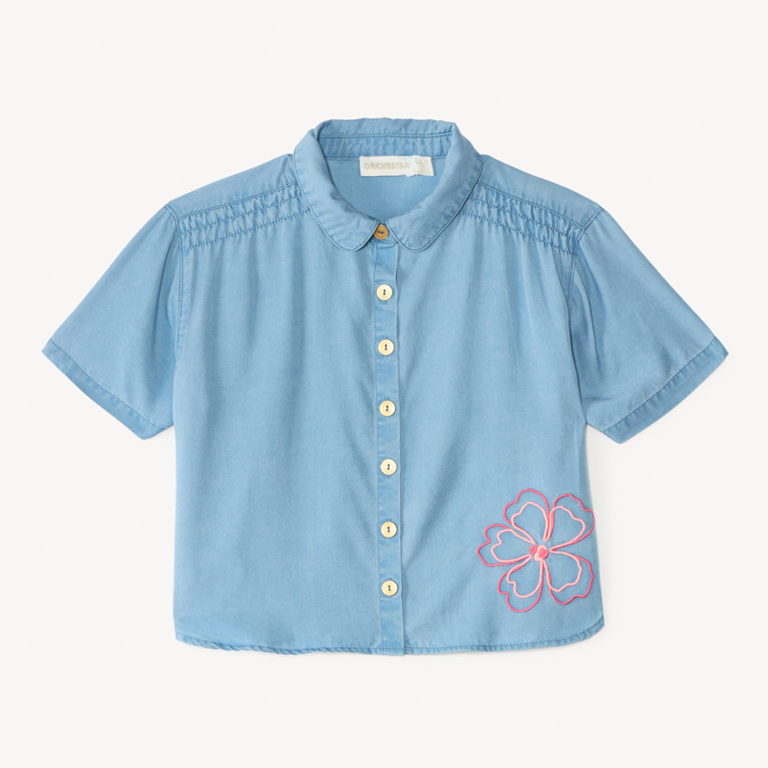 Camisa de manga corta con hombros fruncidos y flores bordadas para niña. 