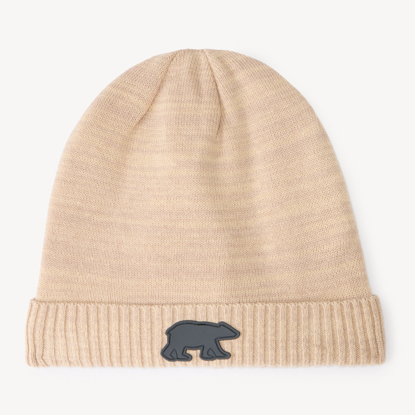 Gorro de niño forrado de polar con insignia de goma de oso. 