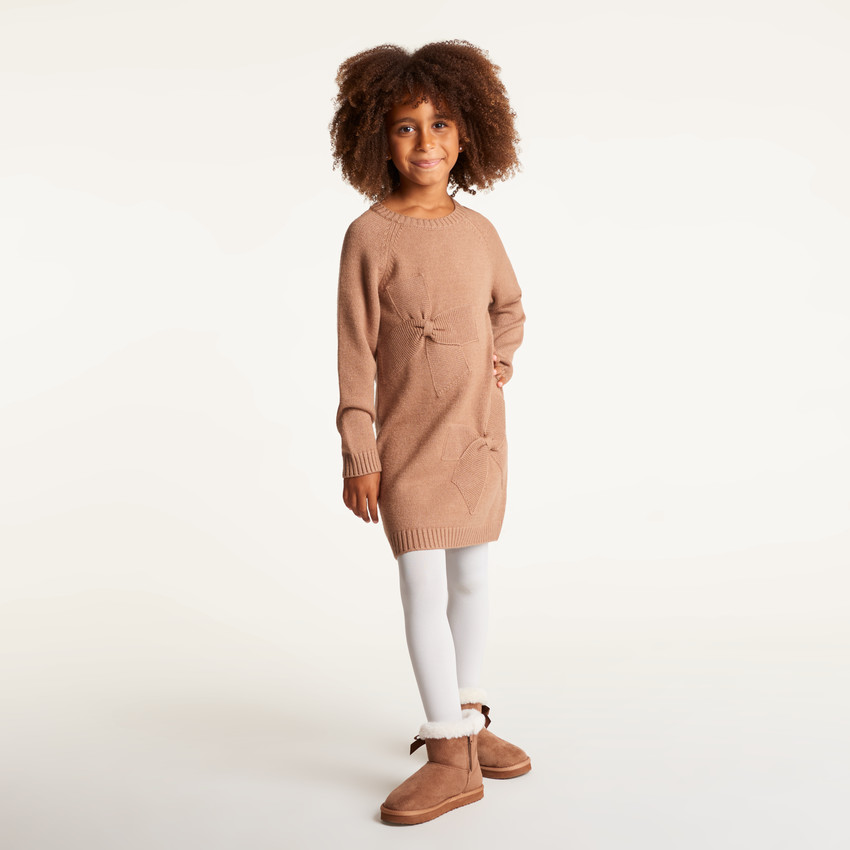 Robe tricot de niña con mangas largas y efecto nudo. 