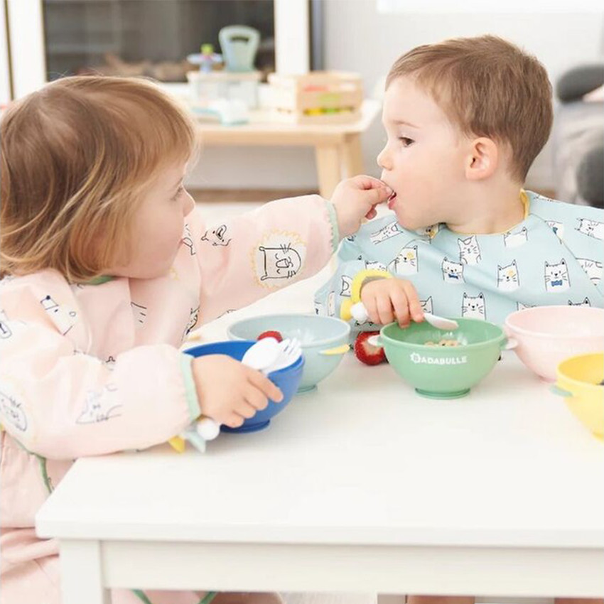 Babero manga larga estampado gatitos azul 