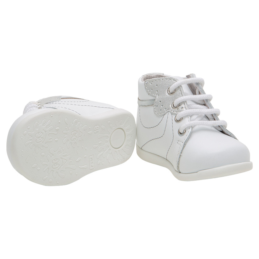 Botines de piel con aplicaciones plateadas 