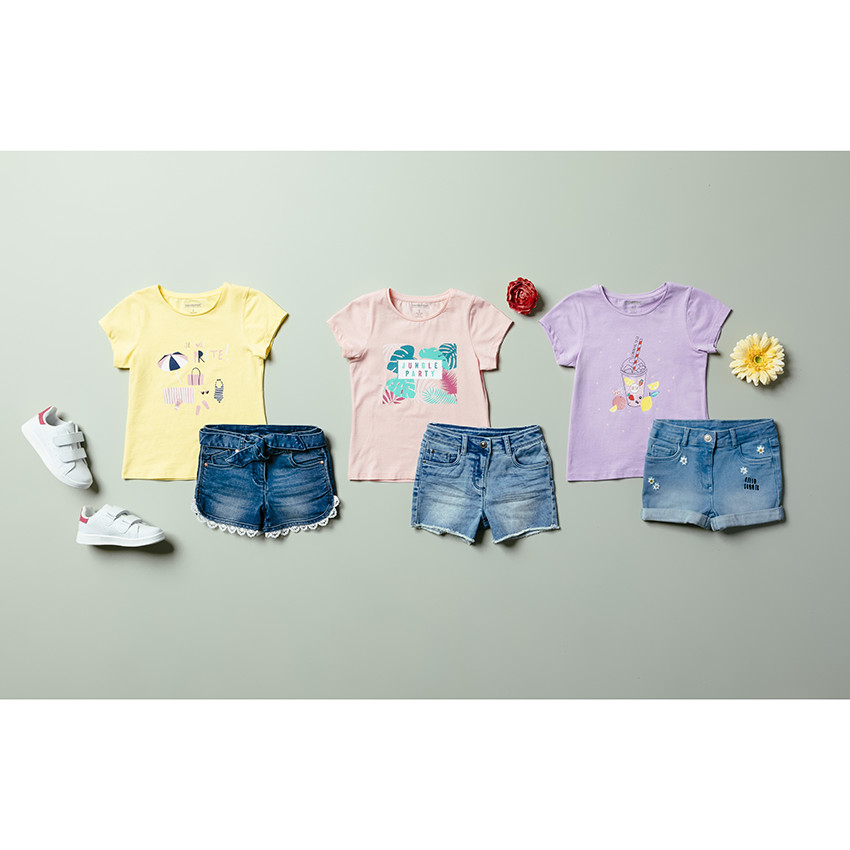 Short efecto lavado flores bordadas 