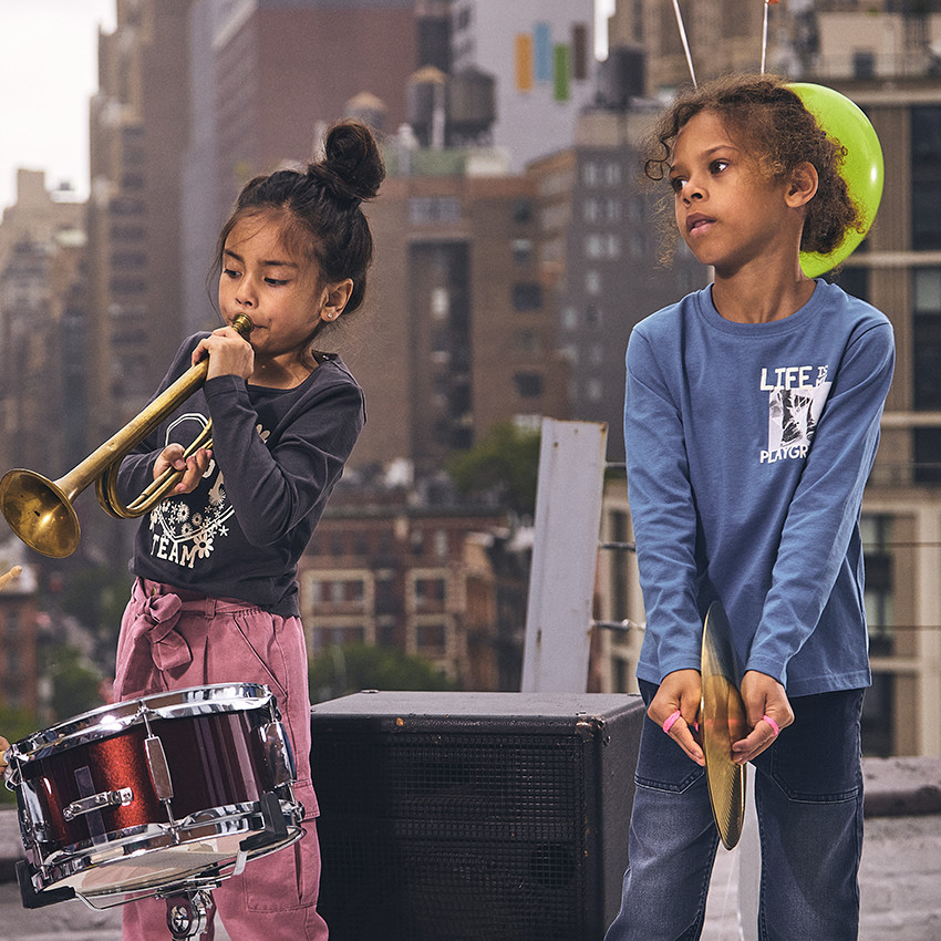 Pantalón cargo de twill liso con cinturón para niña 