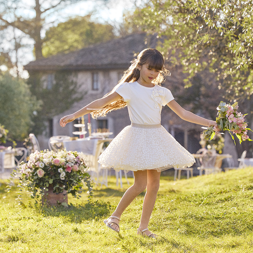 Camiseta de manga corta unicolor con nudos para niña 
