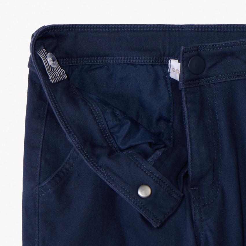 Pantalón cargo liso con bolsillos para niño 