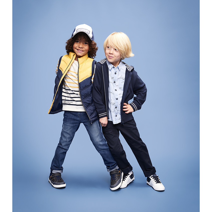 Camiseta marinera de punto grueso para niño con estampado de colocación 