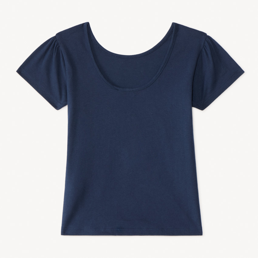 Camiseta de manga corta con estampado de corazones y conchas para niña. 