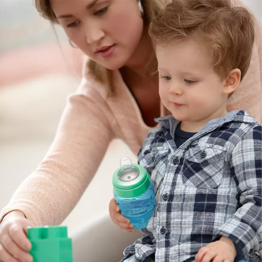 Vaso con boquilla 260 ml 9M+ azul 