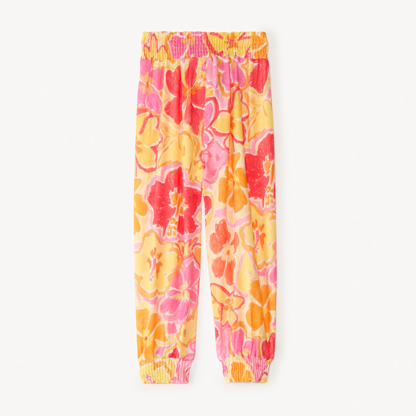 Pantalón corto fluido de gasa con estampado floral para niña. 