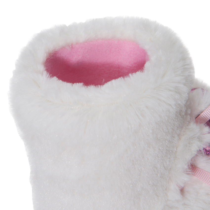 Zapatillas de andar por casa con pelo sintético en forma de botines. 