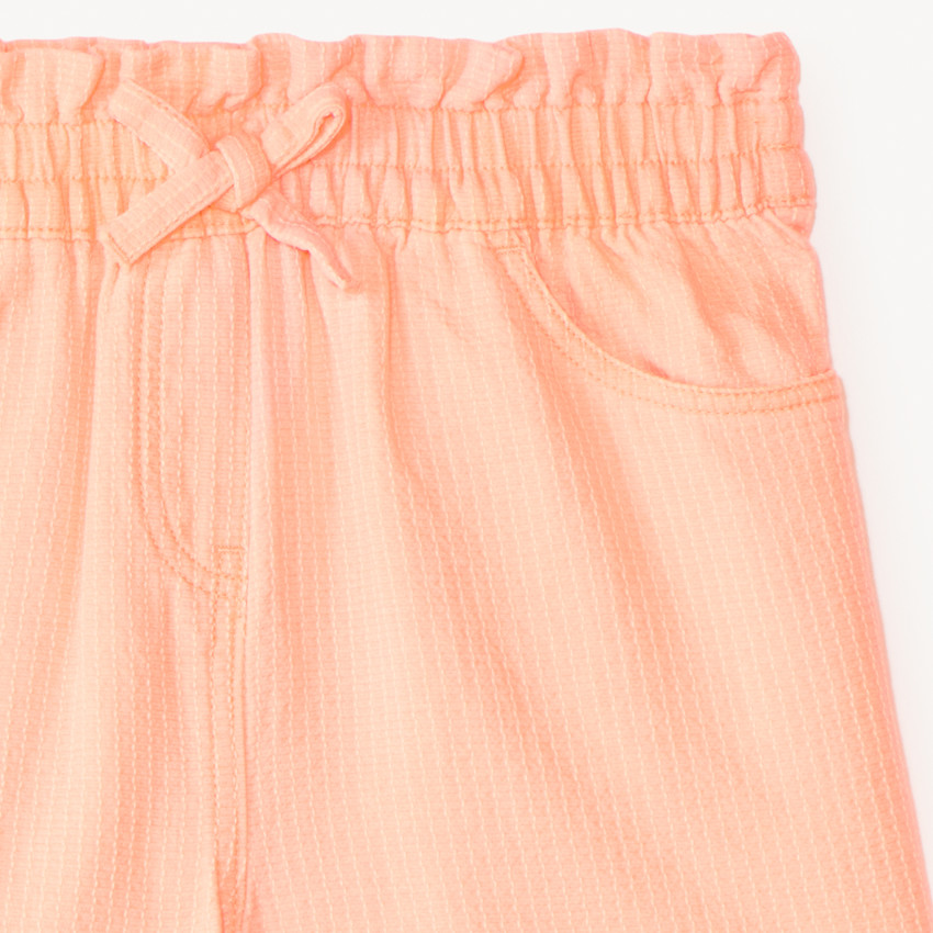 Short de tela en color sólido para niña. 