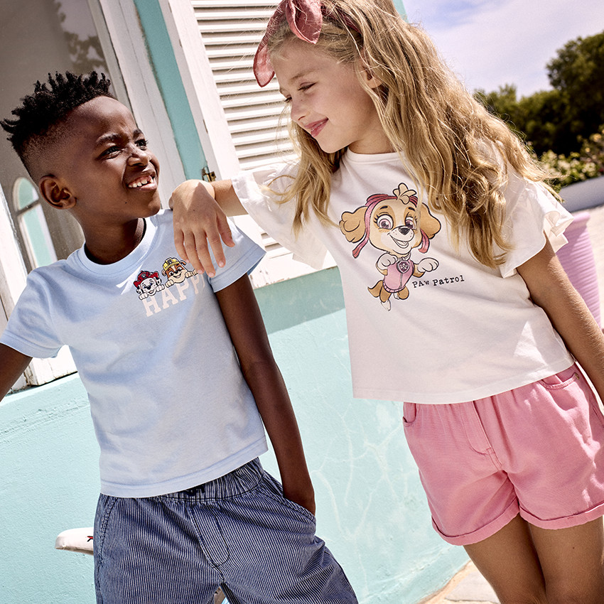 Bermudas de fantasía a rayas finas para niño 