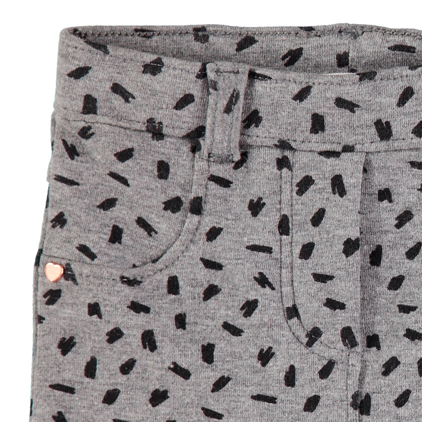 Jeggings con estampado all over con remaches y forma de corazón 