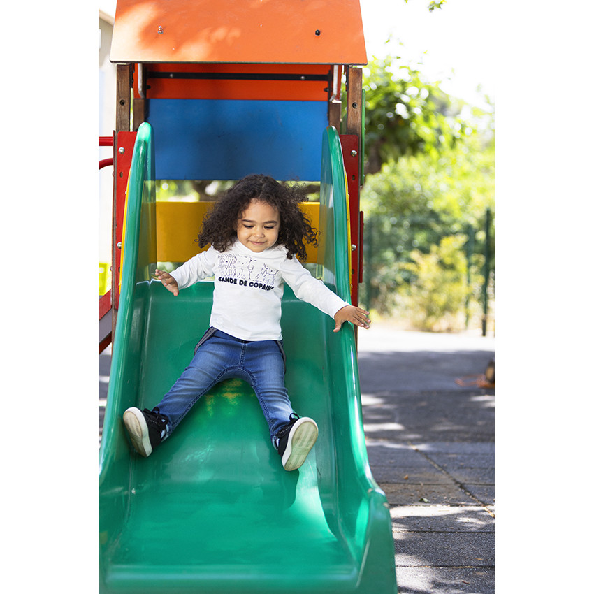 Vaqueros con efecto desgastado y tirandes desmontables 