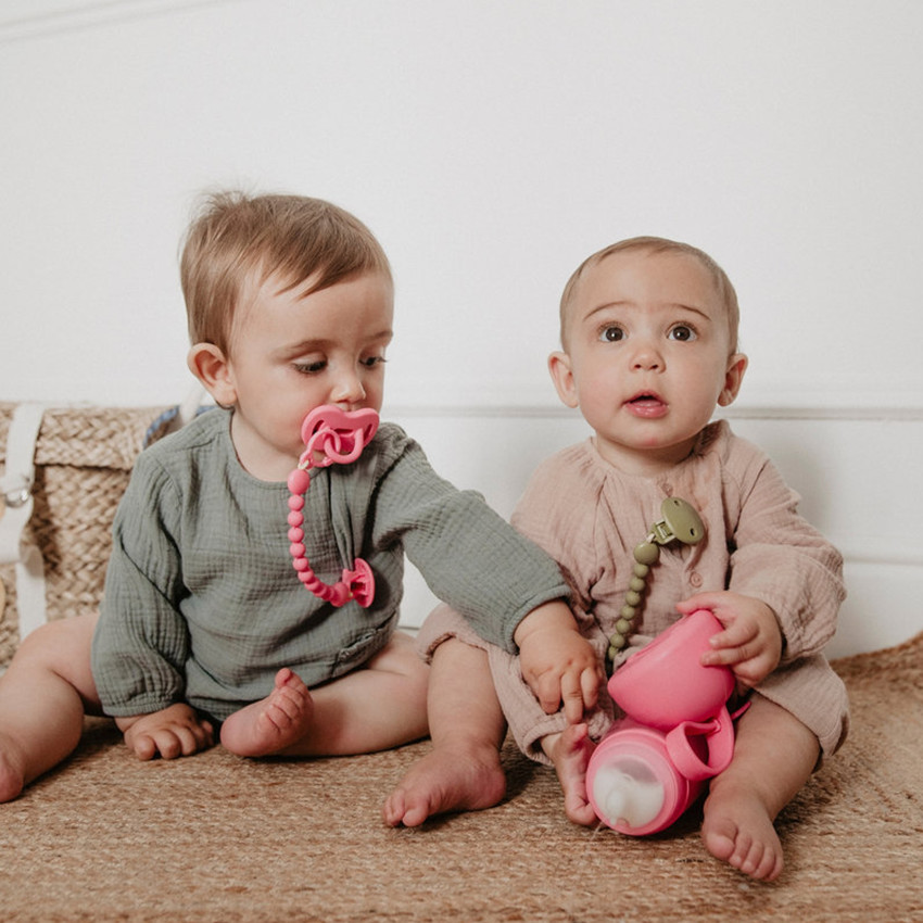 Sujetachupetes con pinza y bolitas silicona Colour Essence rosa intenso 