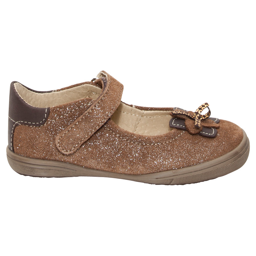 Merceditas de cuero con brillo y parche de estrella 