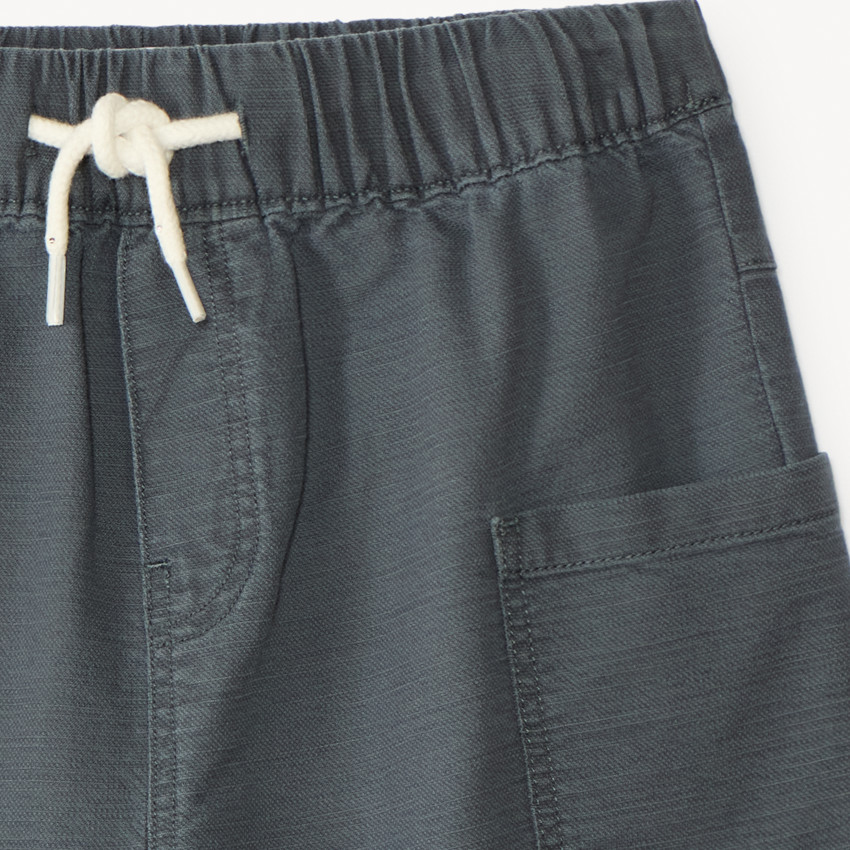 Bermudas lisas con bolsillos de carpintero para niño 