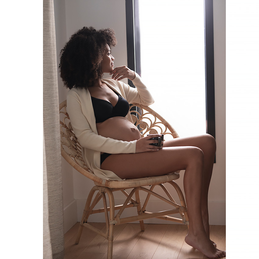 Sujetador de lactancia moldeado con acabado de red. 