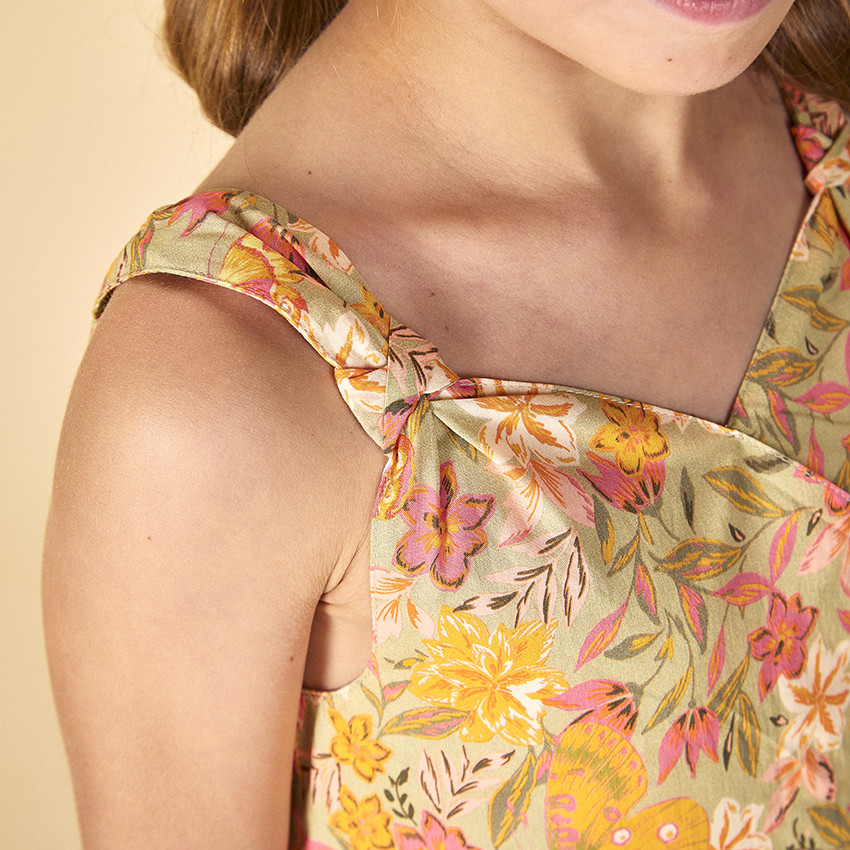 Vestido con volantes y tirantes estampado floral niña 