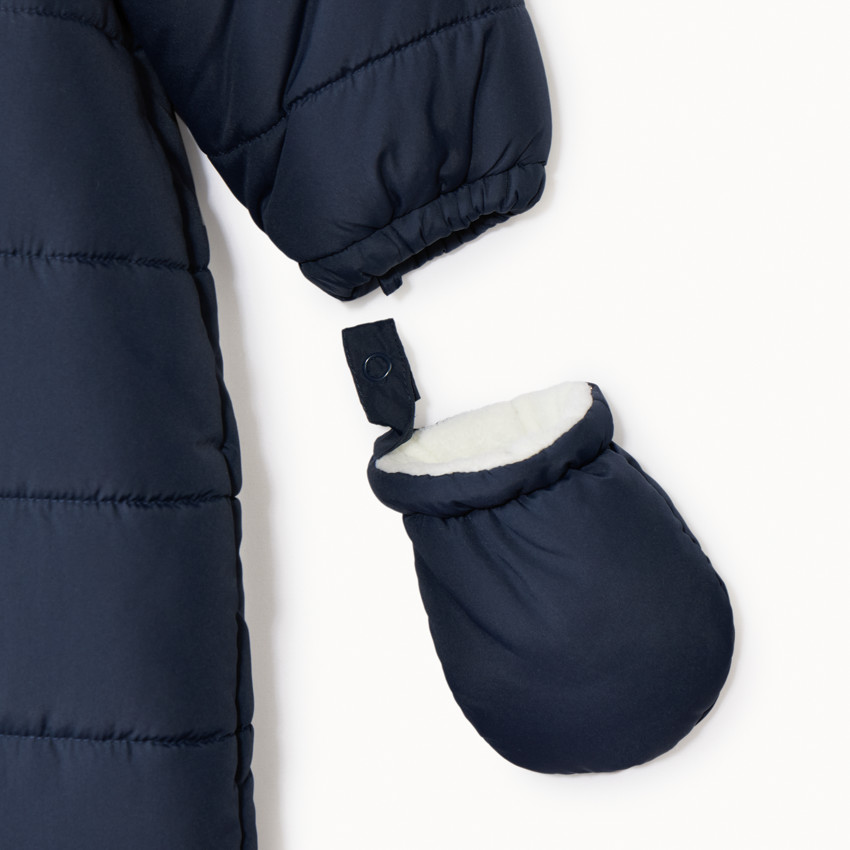 Pelele piloto acolchado liso para bebé niño con acabados según la edad 