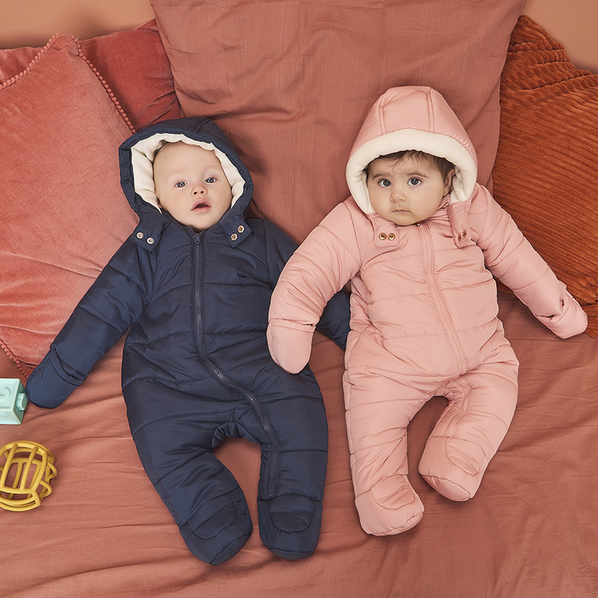 Combi-pilote unie acolchada para bebé niña con diferentes acabados según la edad 