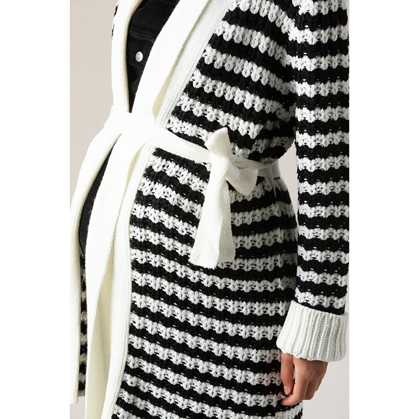 Chaqueta de punto grueso con rayas de jacquard 