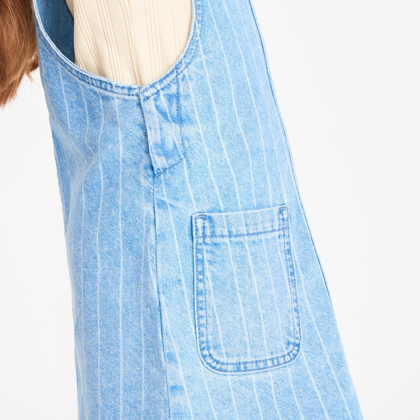 Vestido de tirantes para niña de denim 