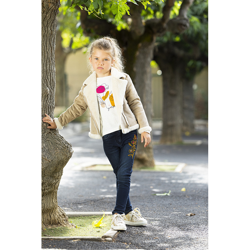 Jeans slim con bordado de flores para niña 