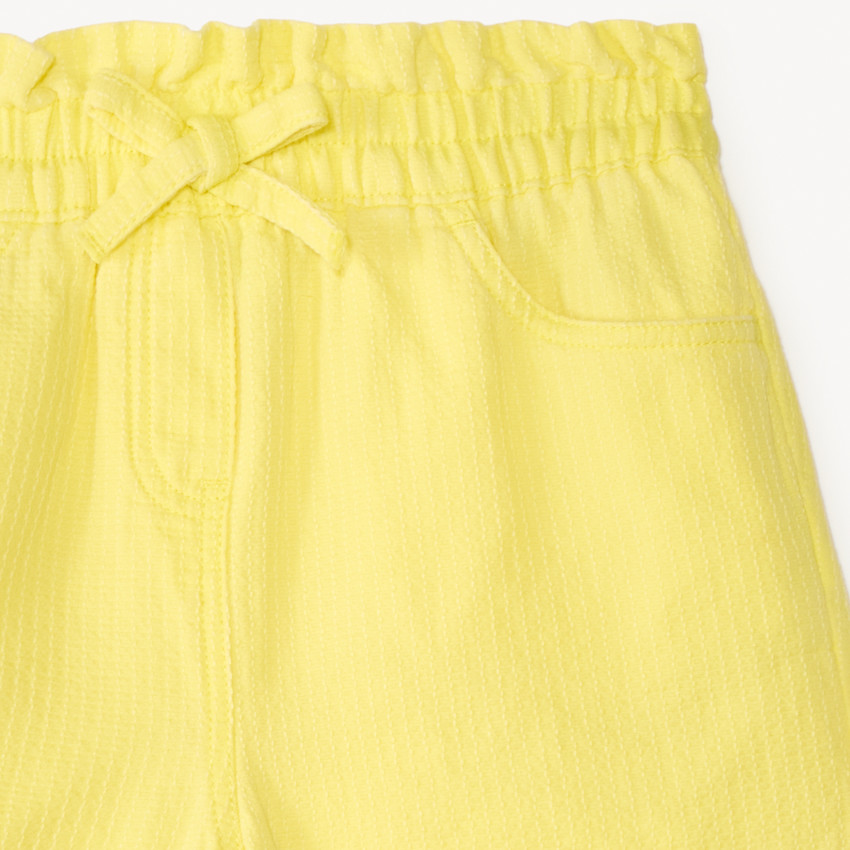 Short de tela en color sólido para niña. 
