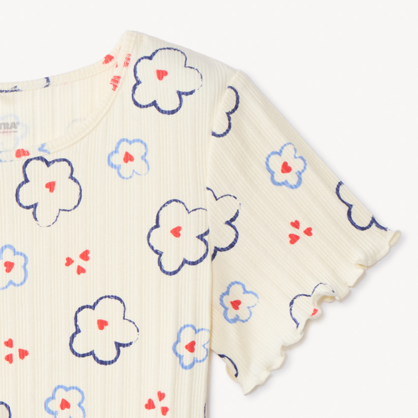 Camiseta de manga corta en punto canalé con estampado lateral para niña 