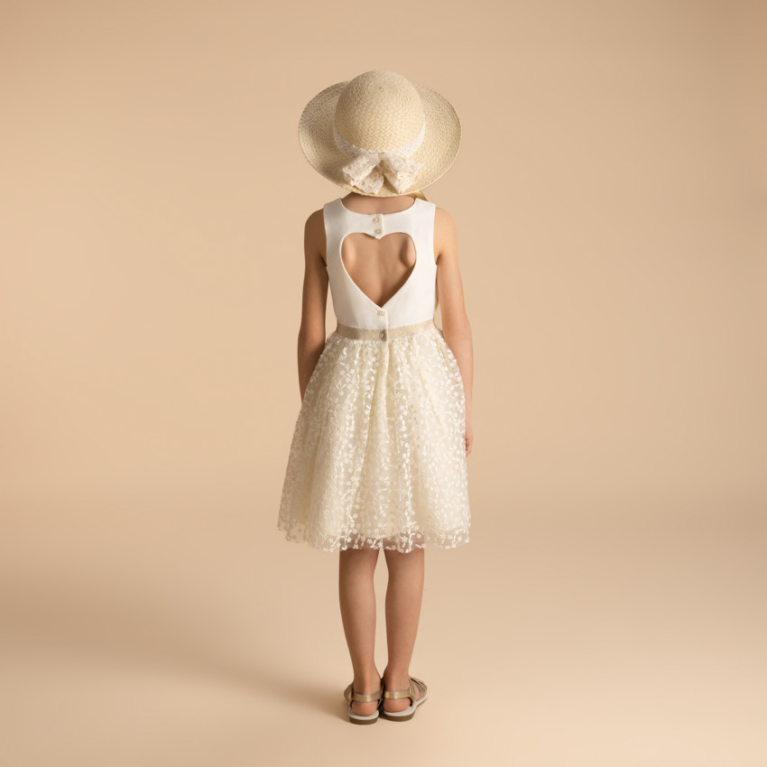 Vestido de ceremonia de tul bordado con espalda calada en forma de corazón para niña 