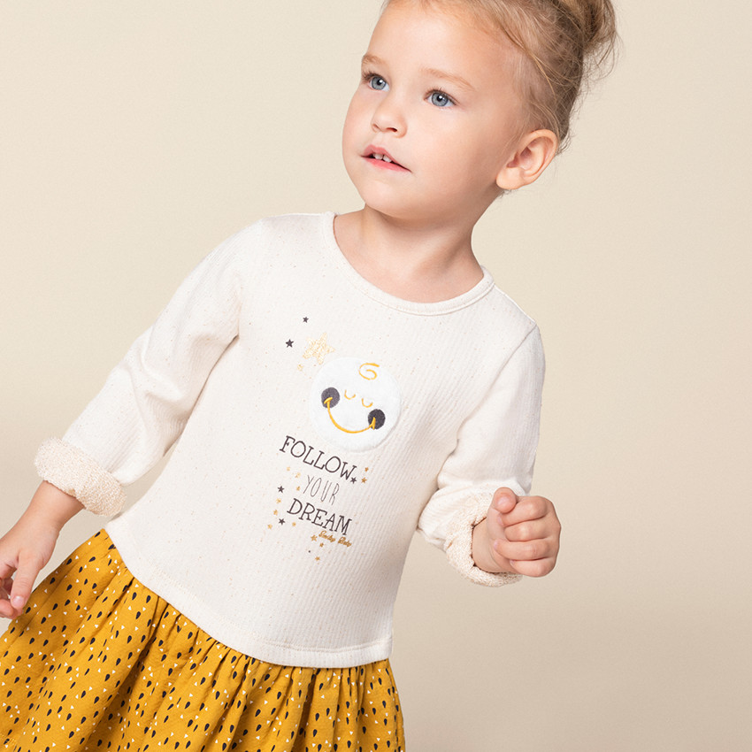 Vestido con manga larga y efecto 2 en 1 con parche de Smiley y bajo con volantes estampado 