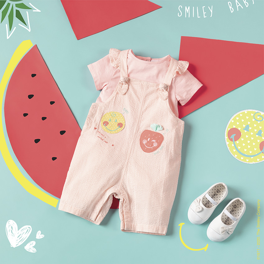 Conjunto con camiseta liso y Peto de Rayas finas y aplique 