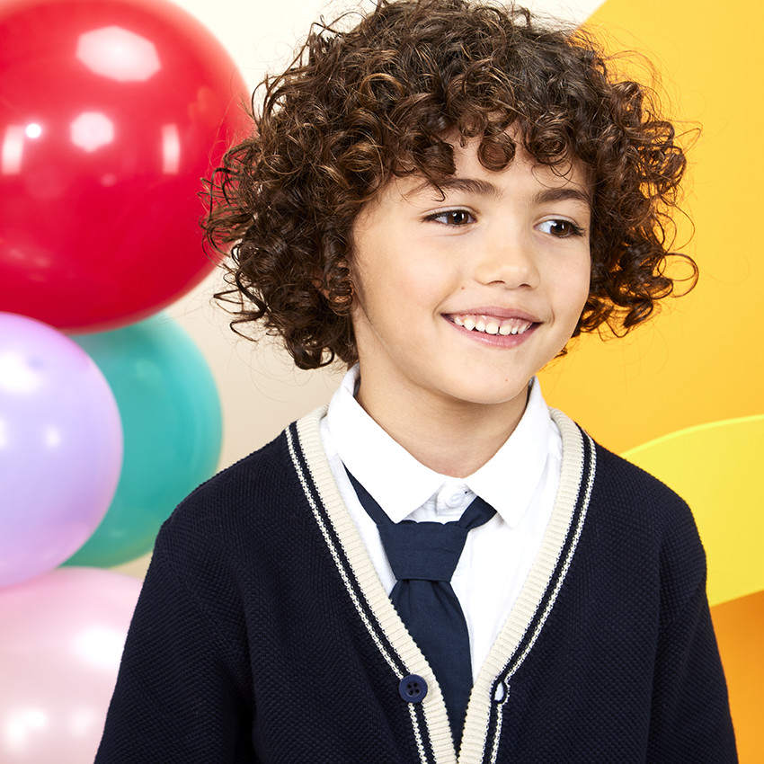 Gilet de punto liso con acabado de canalé para niño 