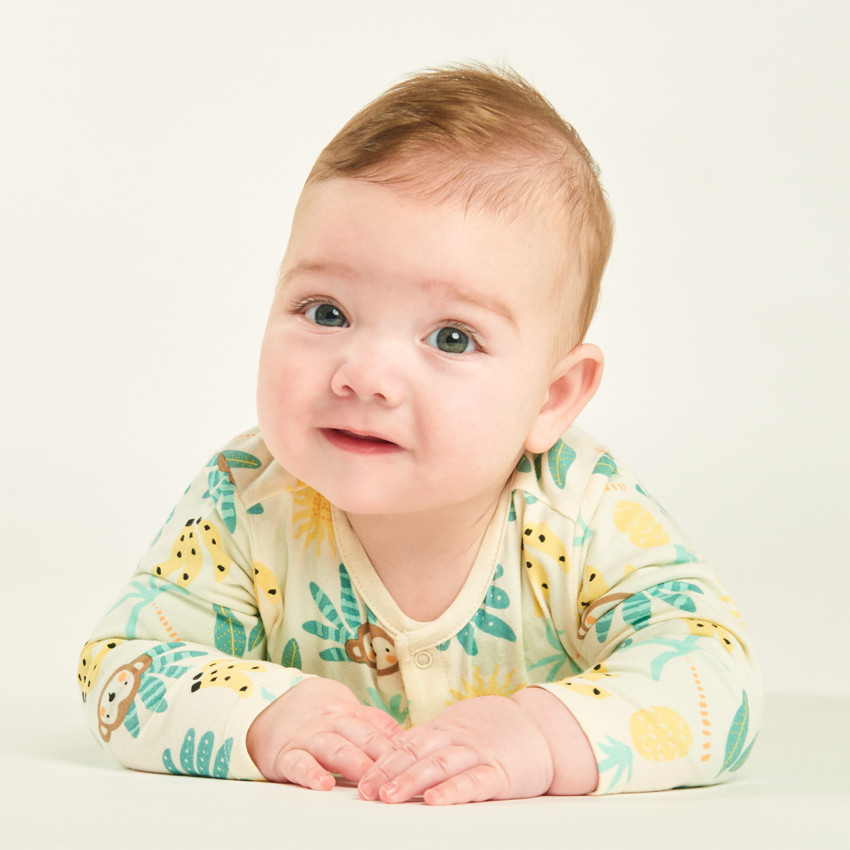 Lote de 3 pijamas estampados para bebé niño - con aperturas diferentes según la edad. 