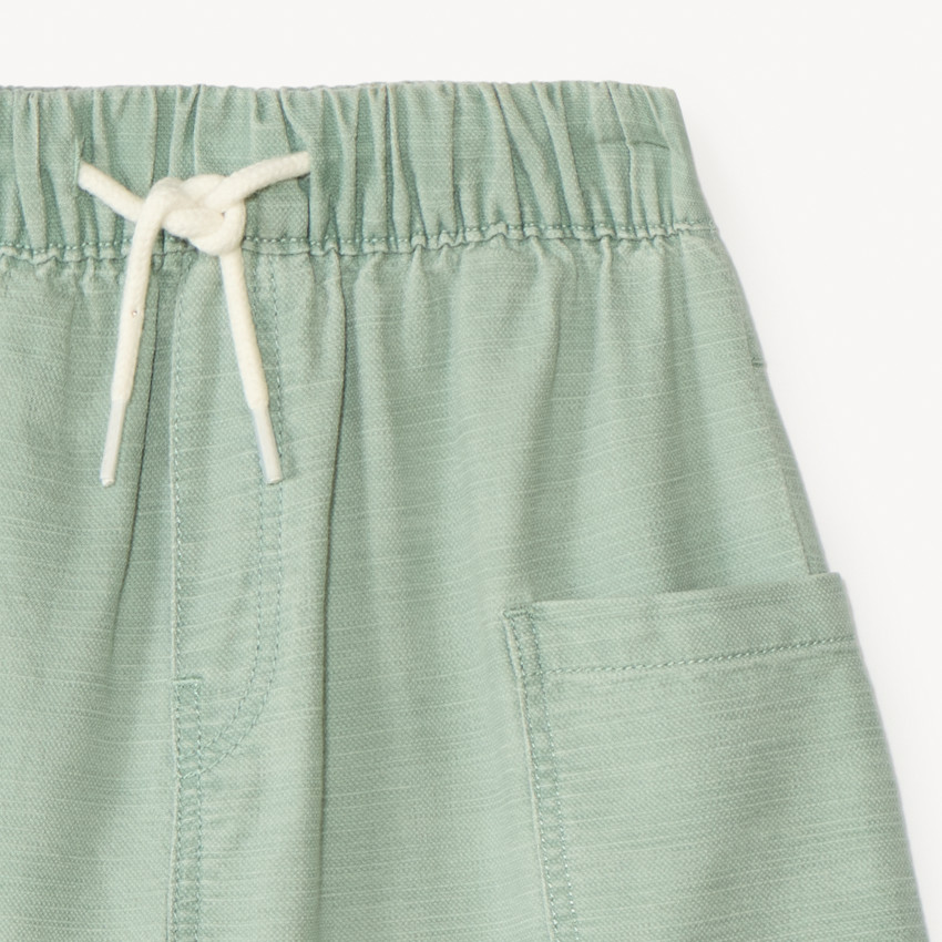 Bermudas lisas con bolsillos de carpintero para niño 