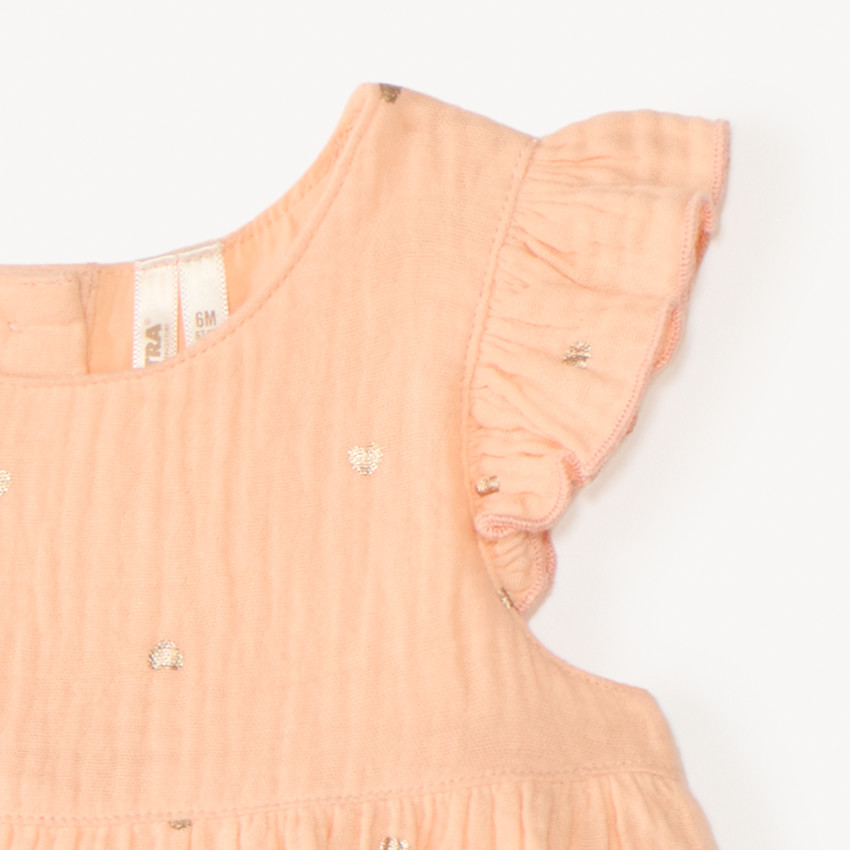 Vestido 2-en-1 de gasa de algodón con estampado de corazones dorados para niña. 